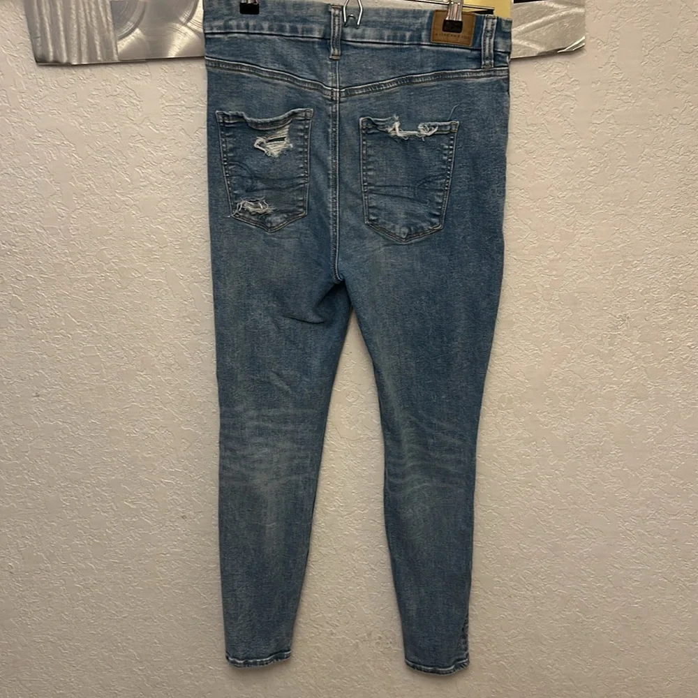 American Eagle ripped jeans. - Picture 4 of 7